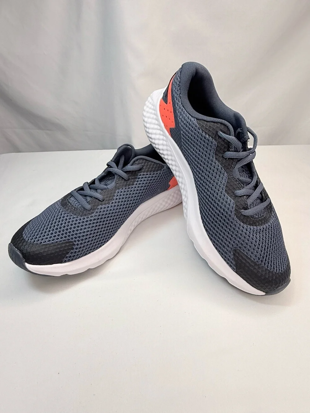 Under Armour Charged Rogue Men’s Size 8 Grey Mesh Running Shoes w/ Coral Accent